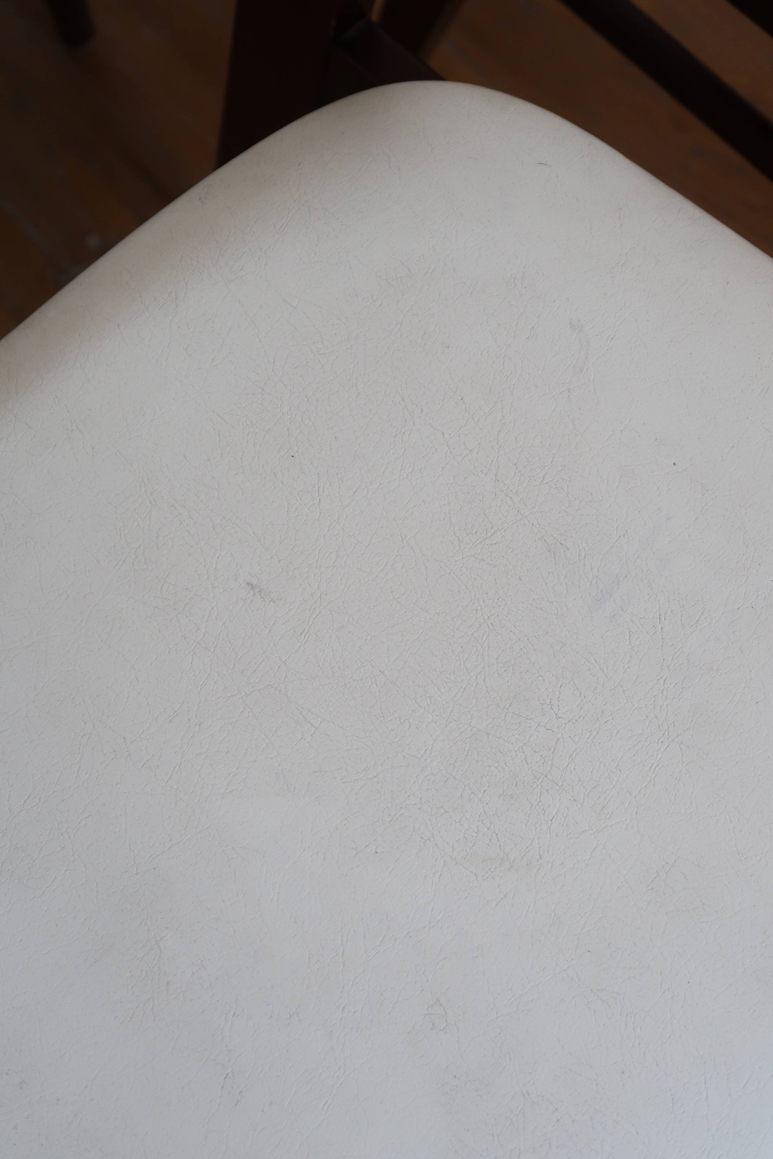 6 Scandinavian chairs skaï white