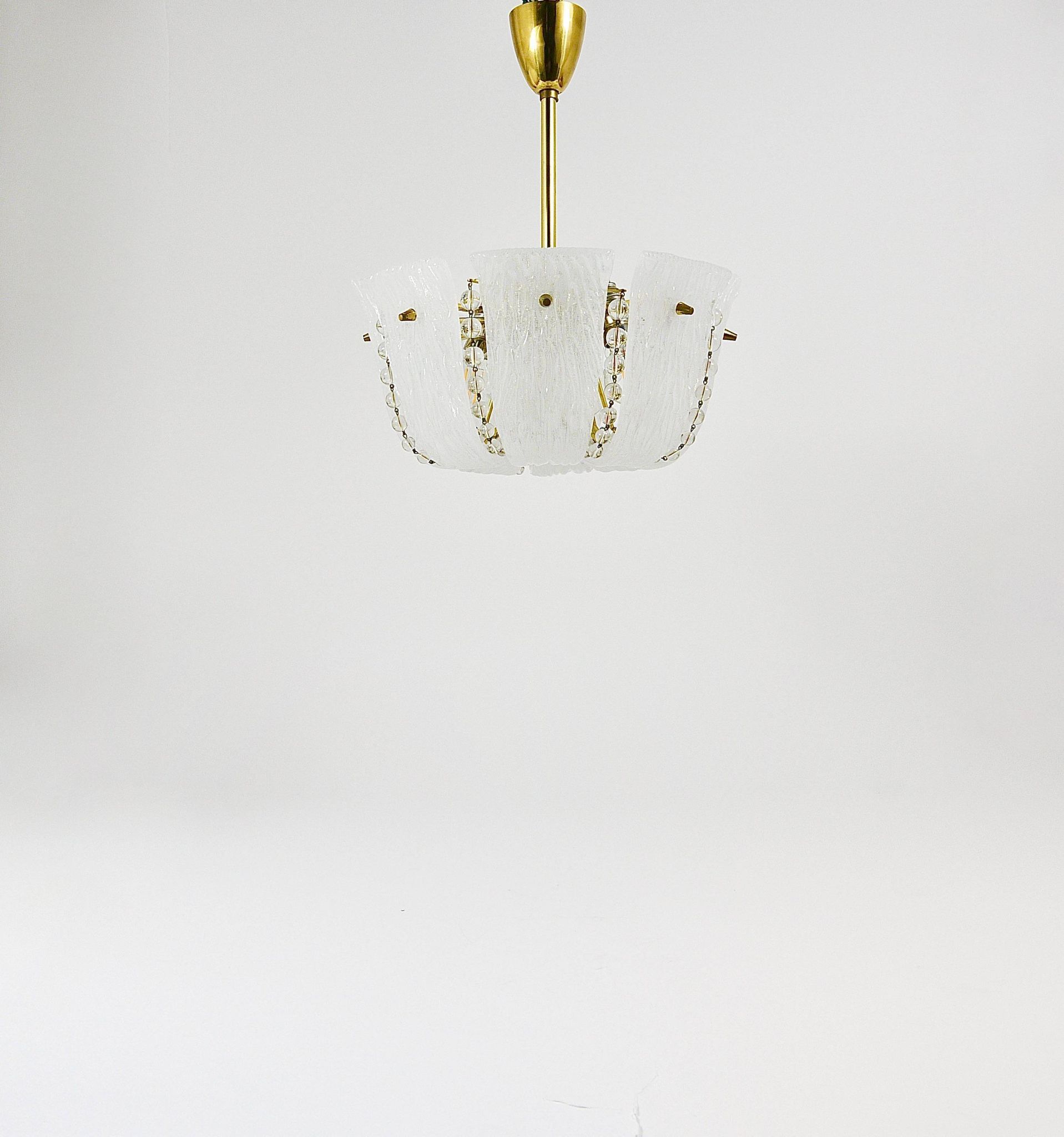 J.T. Kalmar Petite curved suspension basket, brass and glass, Austria, 1950s