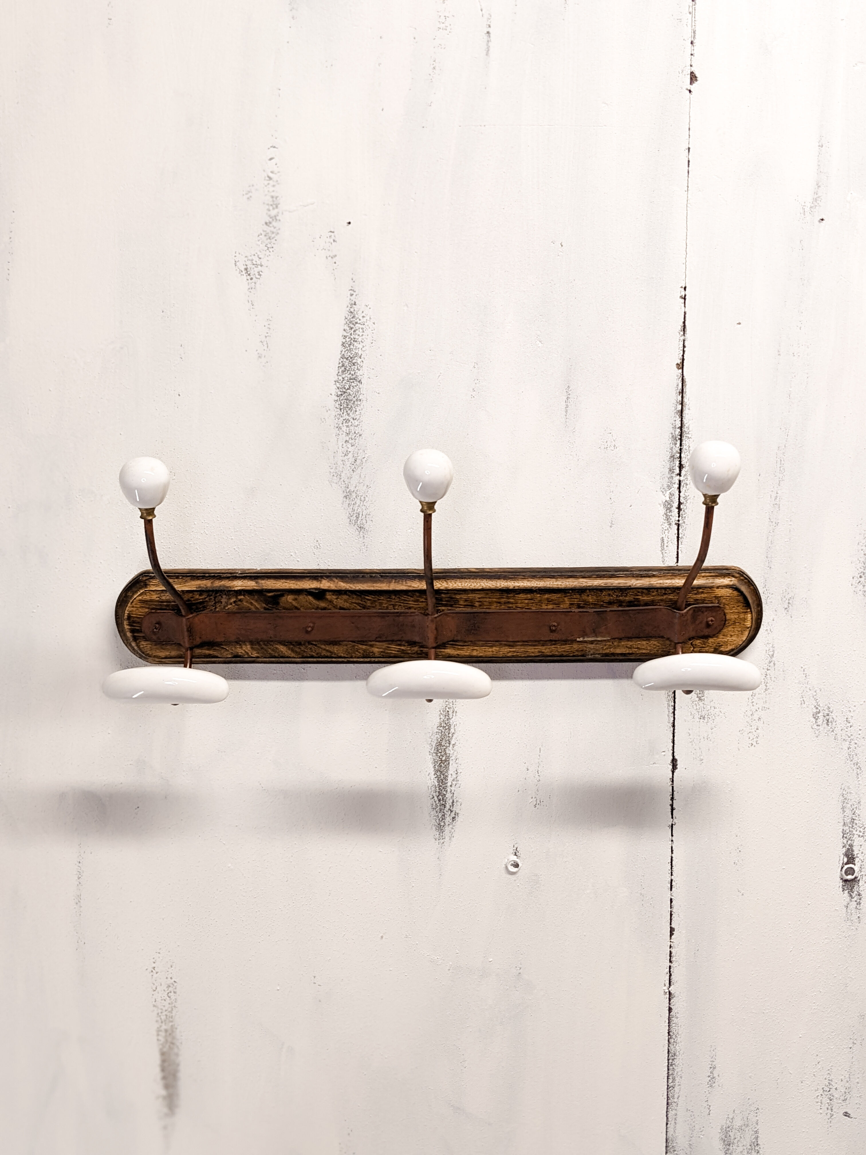 Coat rack in wood and porcelain