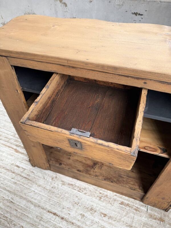 Comptoir de commerce, décor peint fleuri, 1920