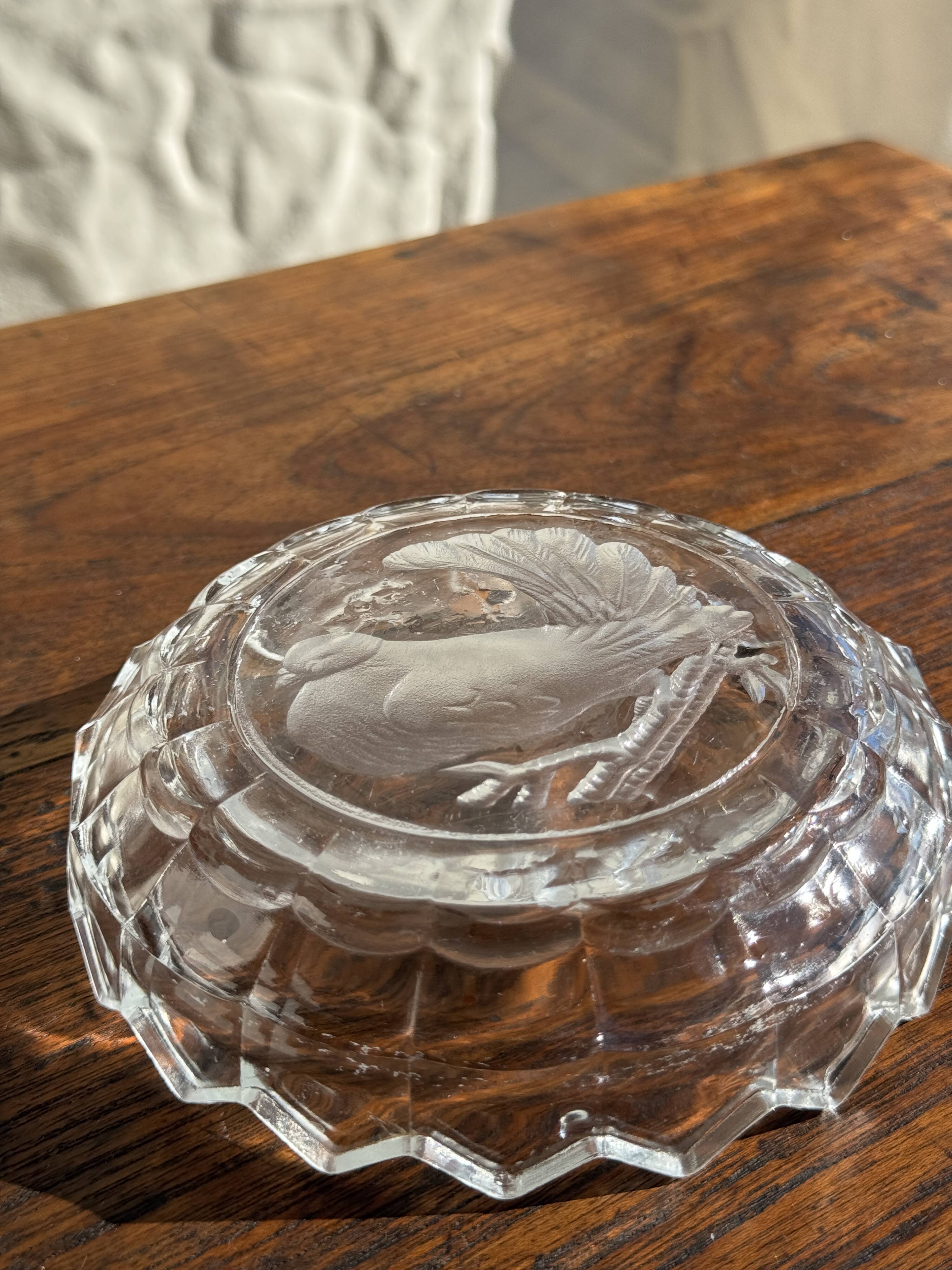 Pressed glass ashtray with dove pattern D:13.5
