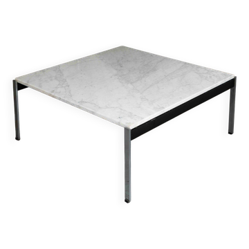 Table basse par Kho Liang Ie