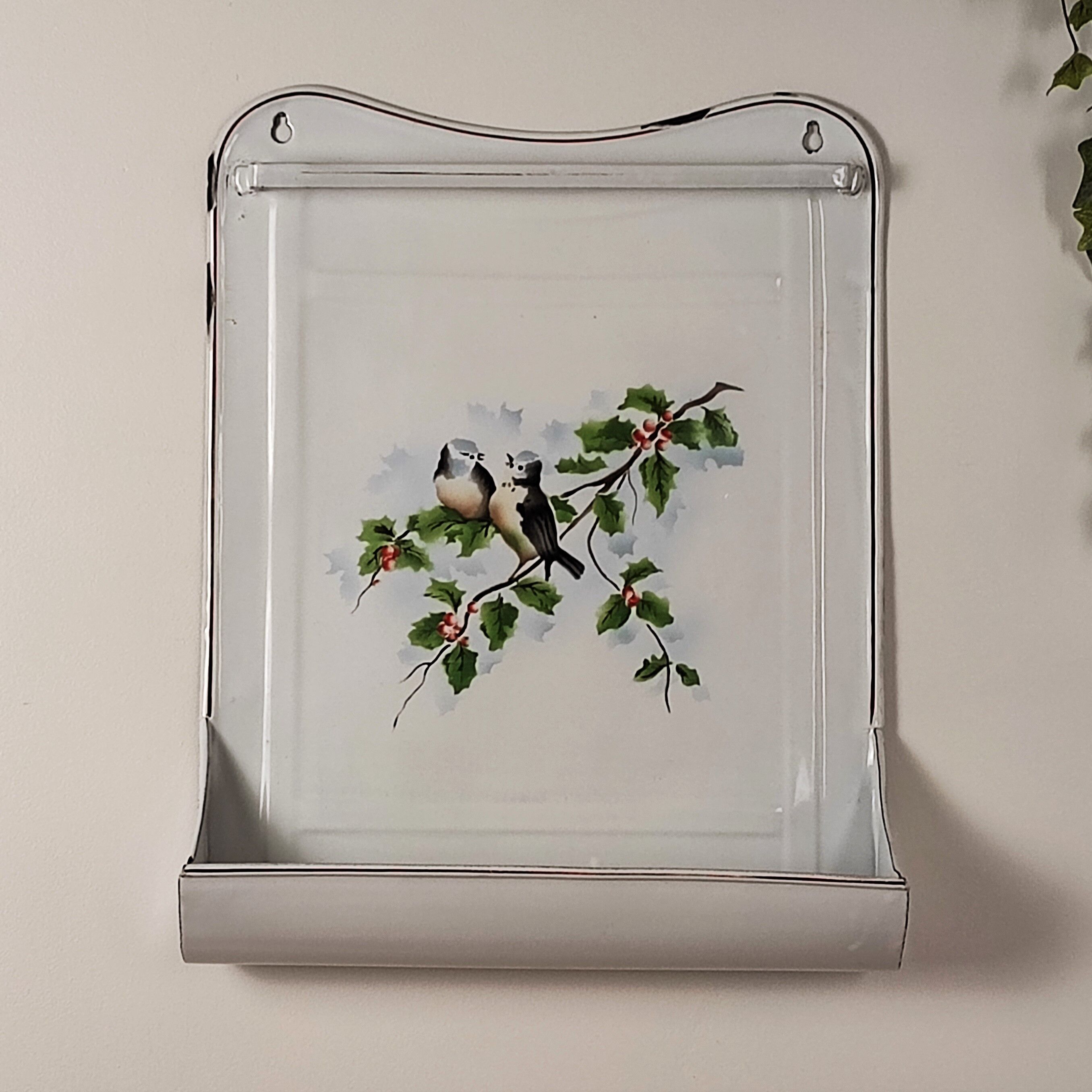 Enamelled sheet metal utensil holder