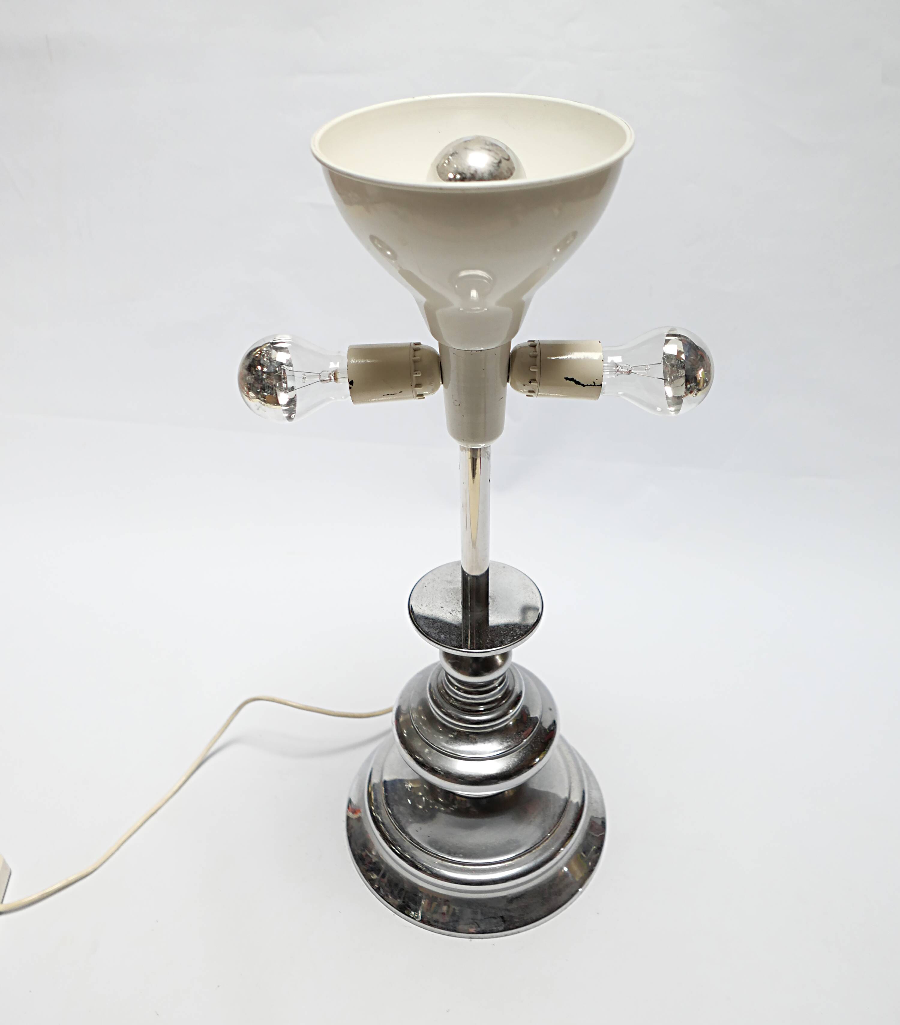 lampe ancienne en métal vintage design 1950 1970