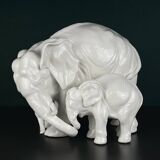 White porcelain figurine of an elephant and baby by Artepiu Este, Italy, 1990s.