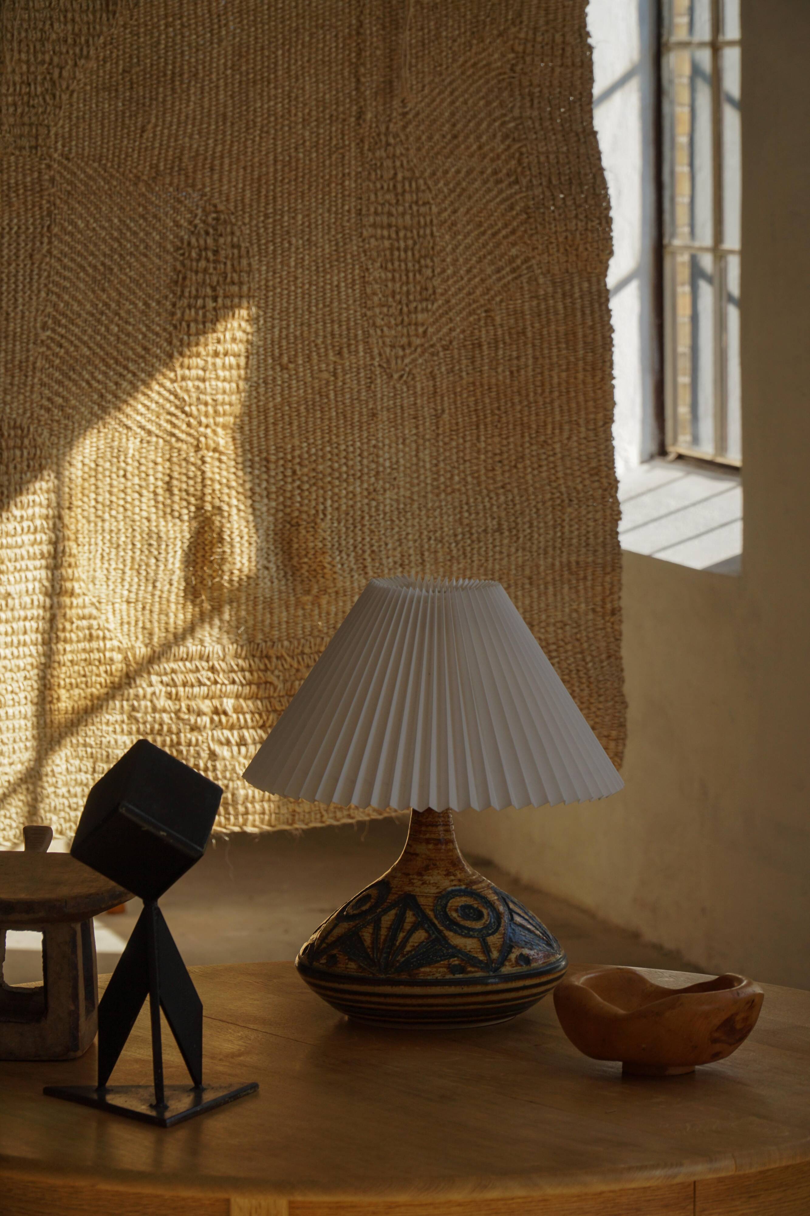 Lampe de table moderne danoise en grès, Model No No 3073 par Søholm, Danemark, années 1960