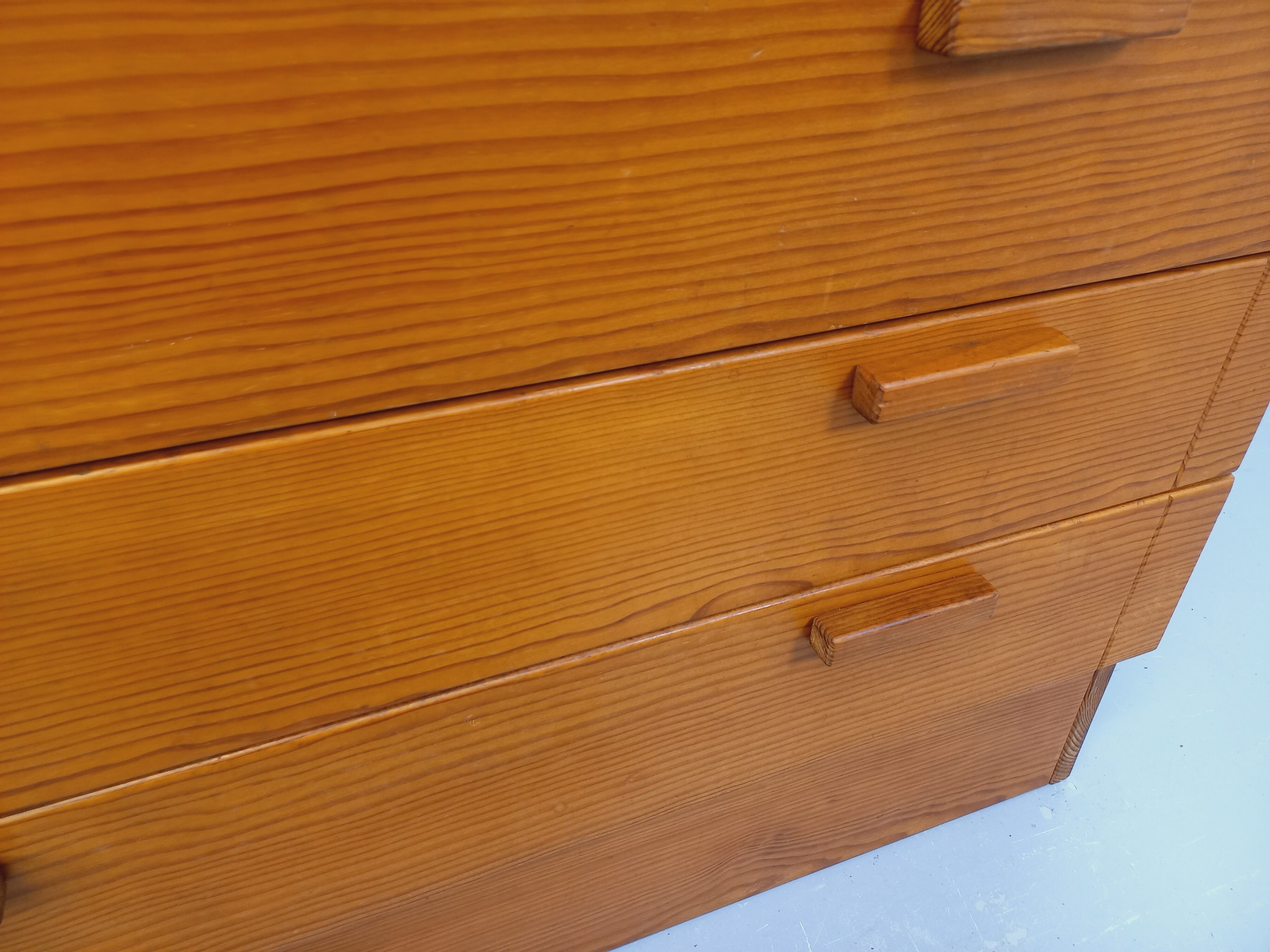 Vintage pine chest of drawers from the 1970s.