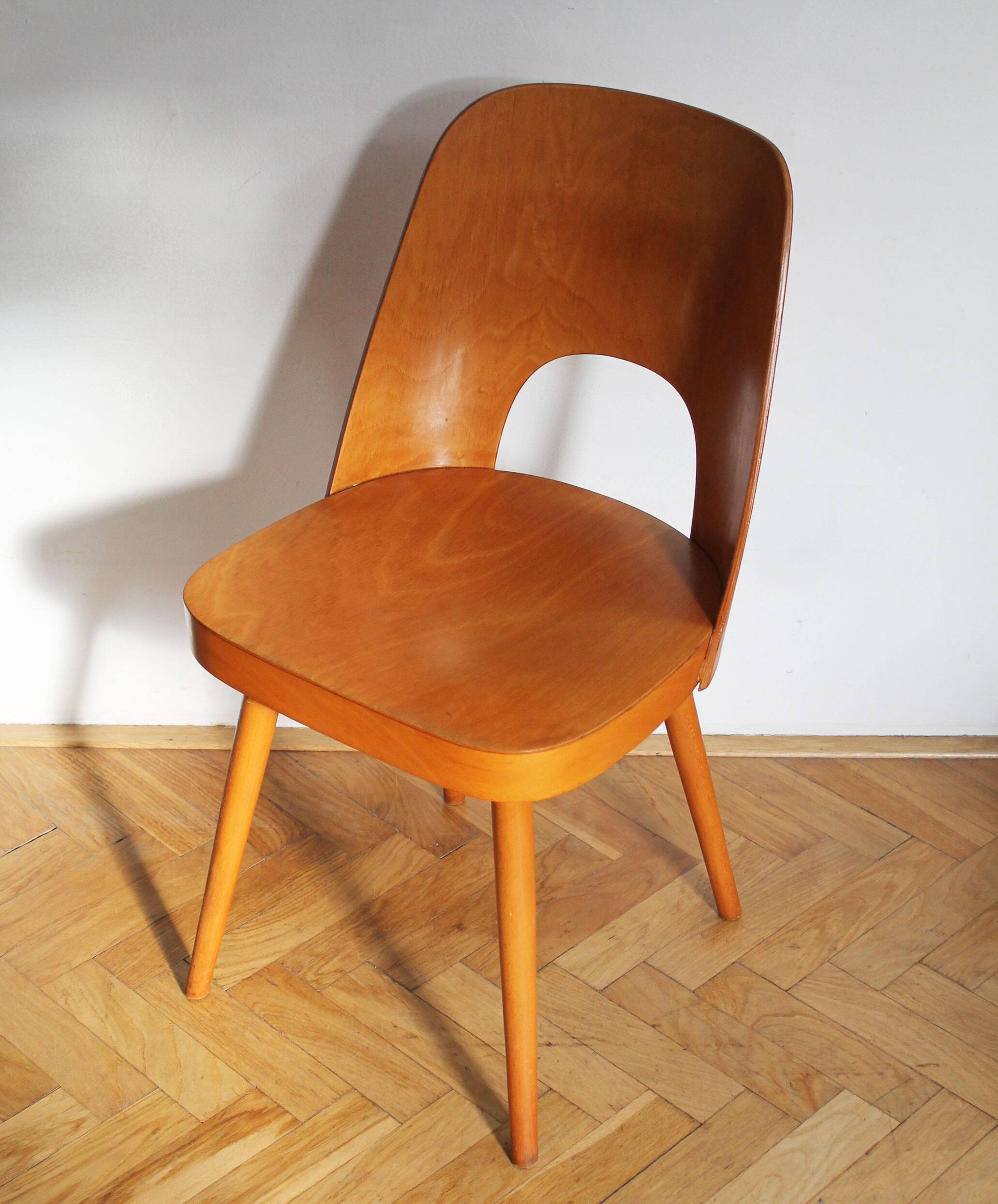 Paire de chaises de salle à manger du milieu du siècle n° 515 par Oswald Haerdtl pour la société TON