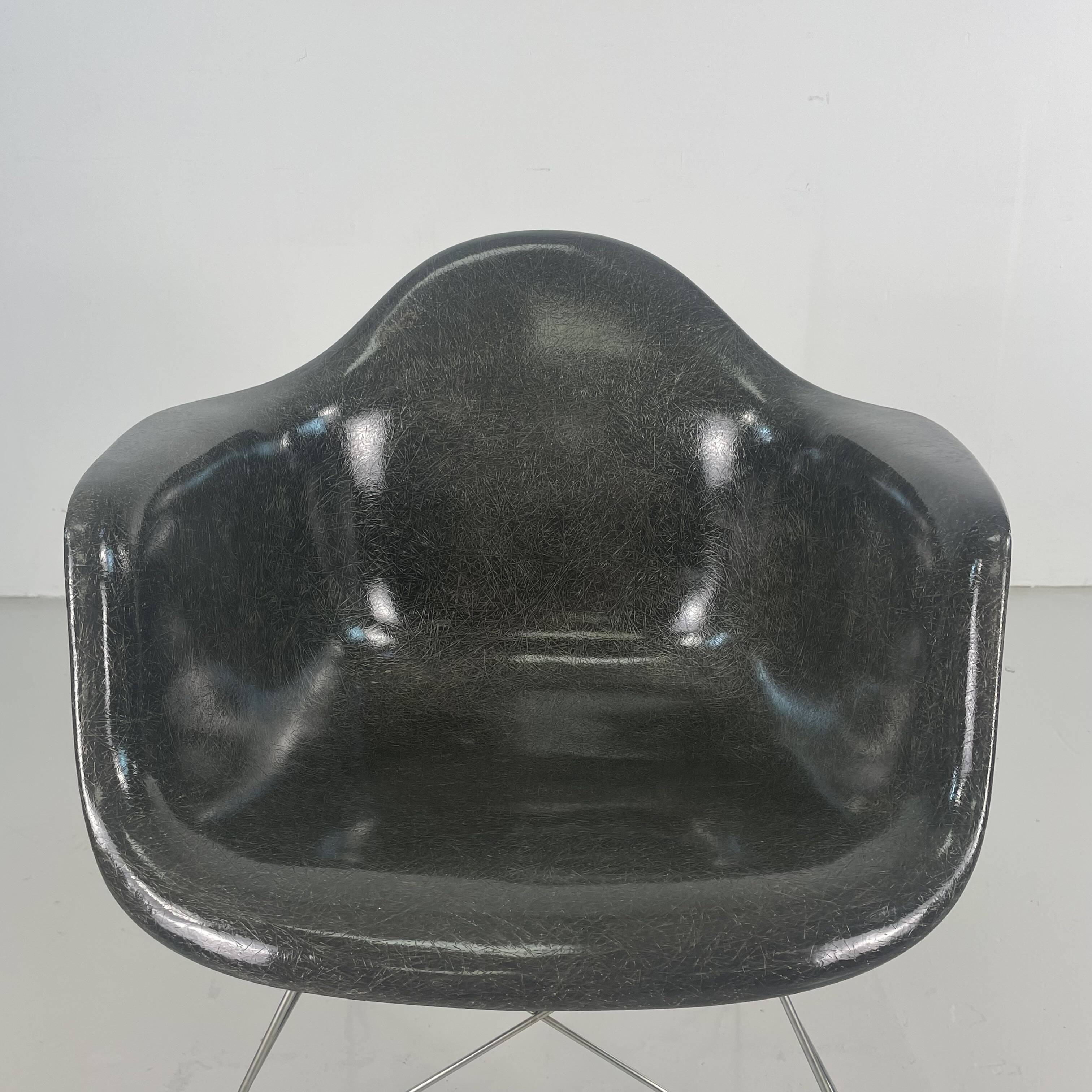 Eames Herman Miller 1950s LAR armchair in elephant grey on cats cradle black base