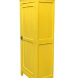 Armoire parisienne bonnetière ancienne jaune poudré.