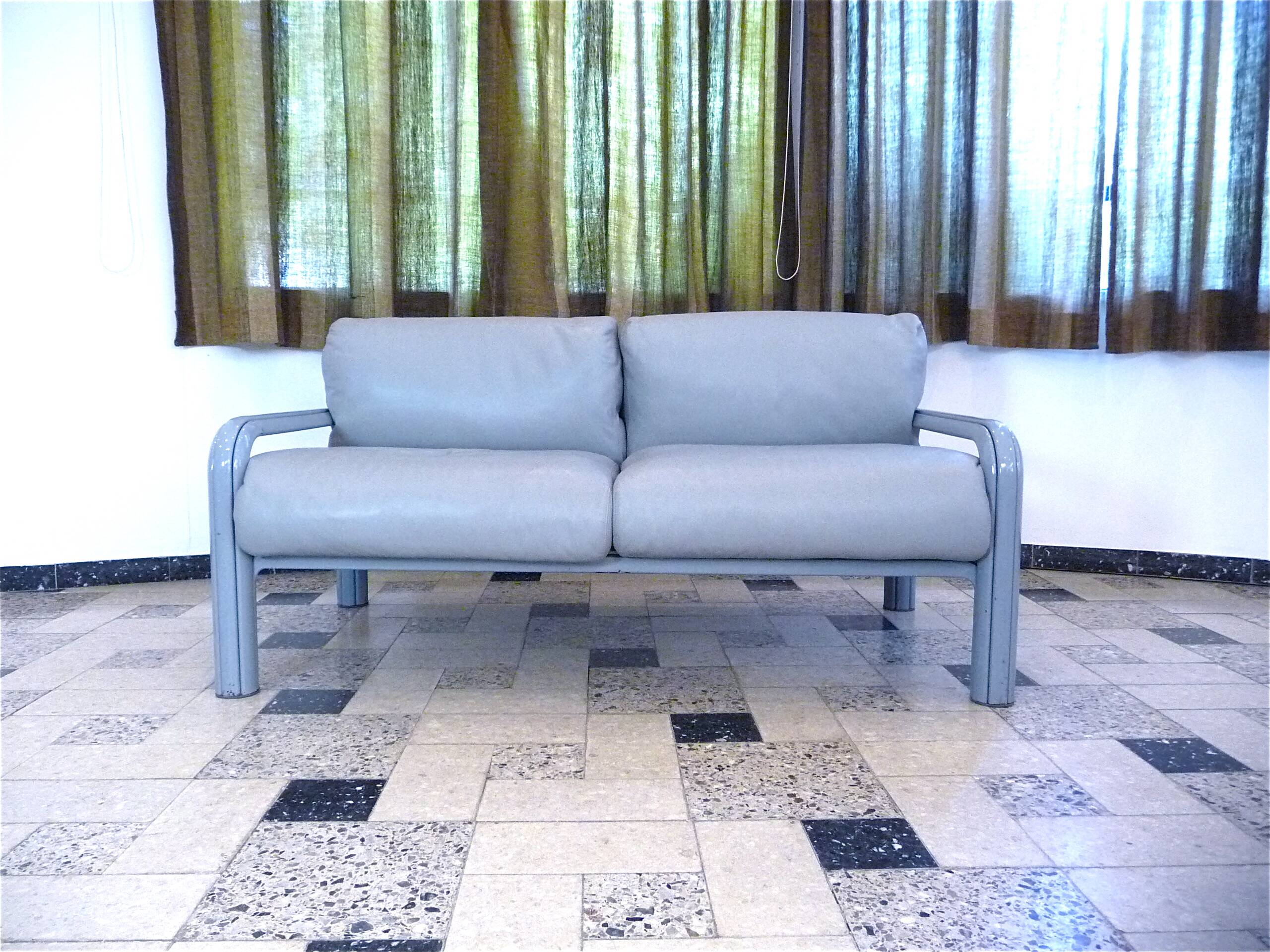 Two-Seater Leather and Steel Lounge Sofas by Gae Aulenti for Knoll International, 1970s, Set of 2