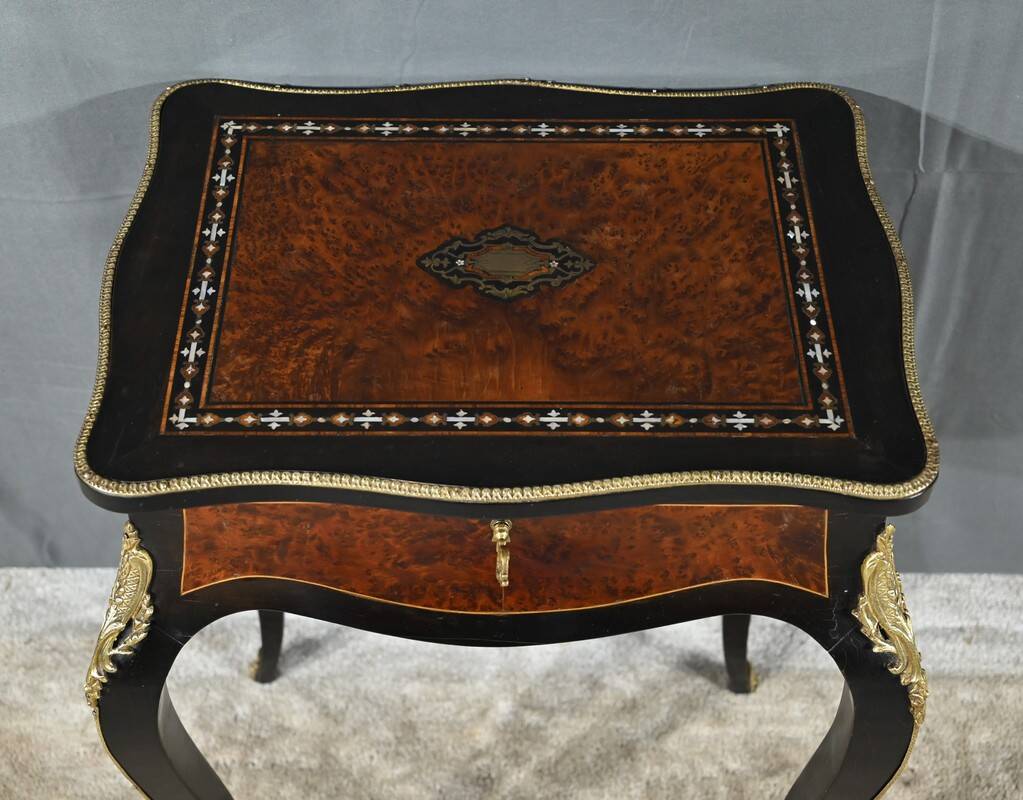 Small Middle Worker in Pear and Amboyna, Napoleon III period – Mid-19th century