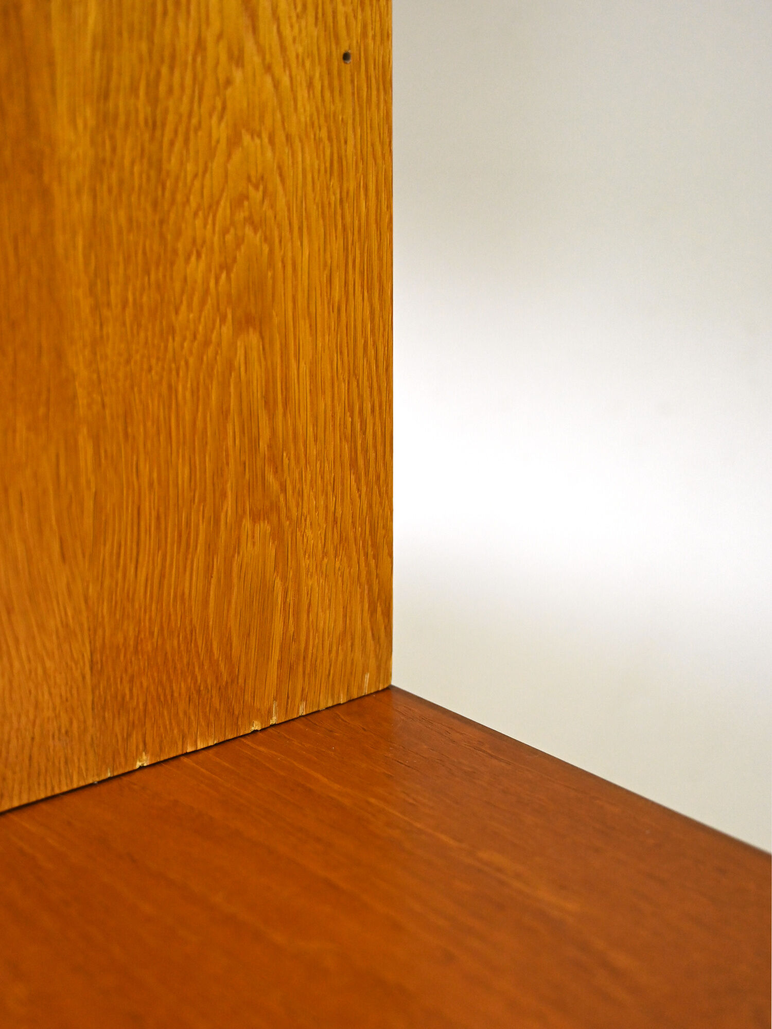 Scandinavian desk with bookcase and compartment with sliding doors