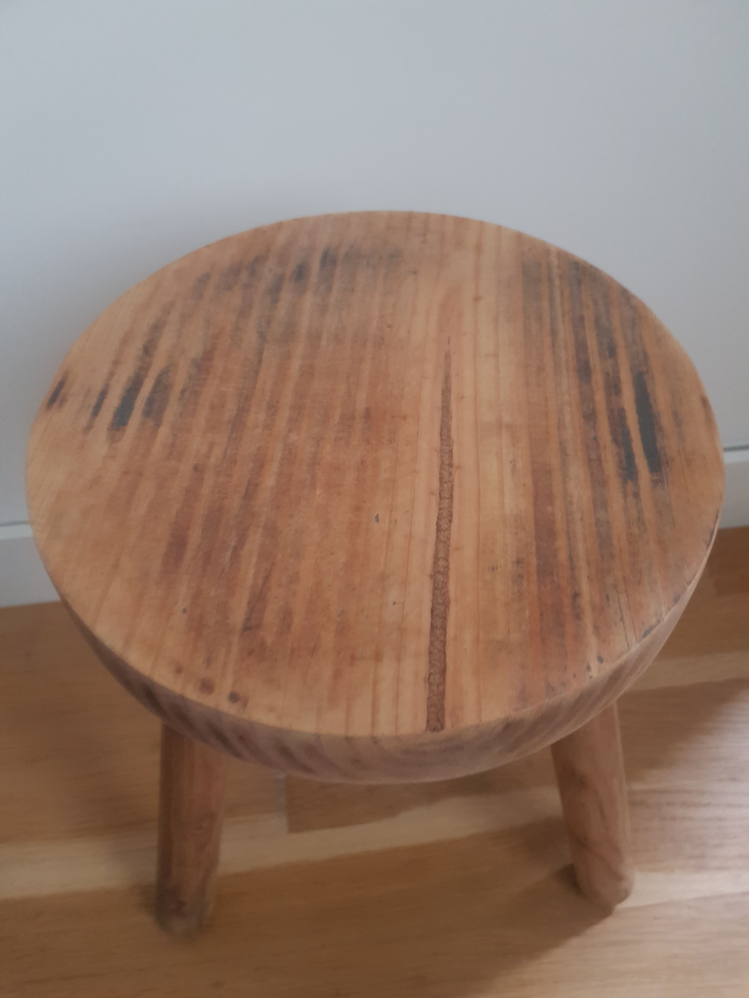 Tabouret de ferme tripode
