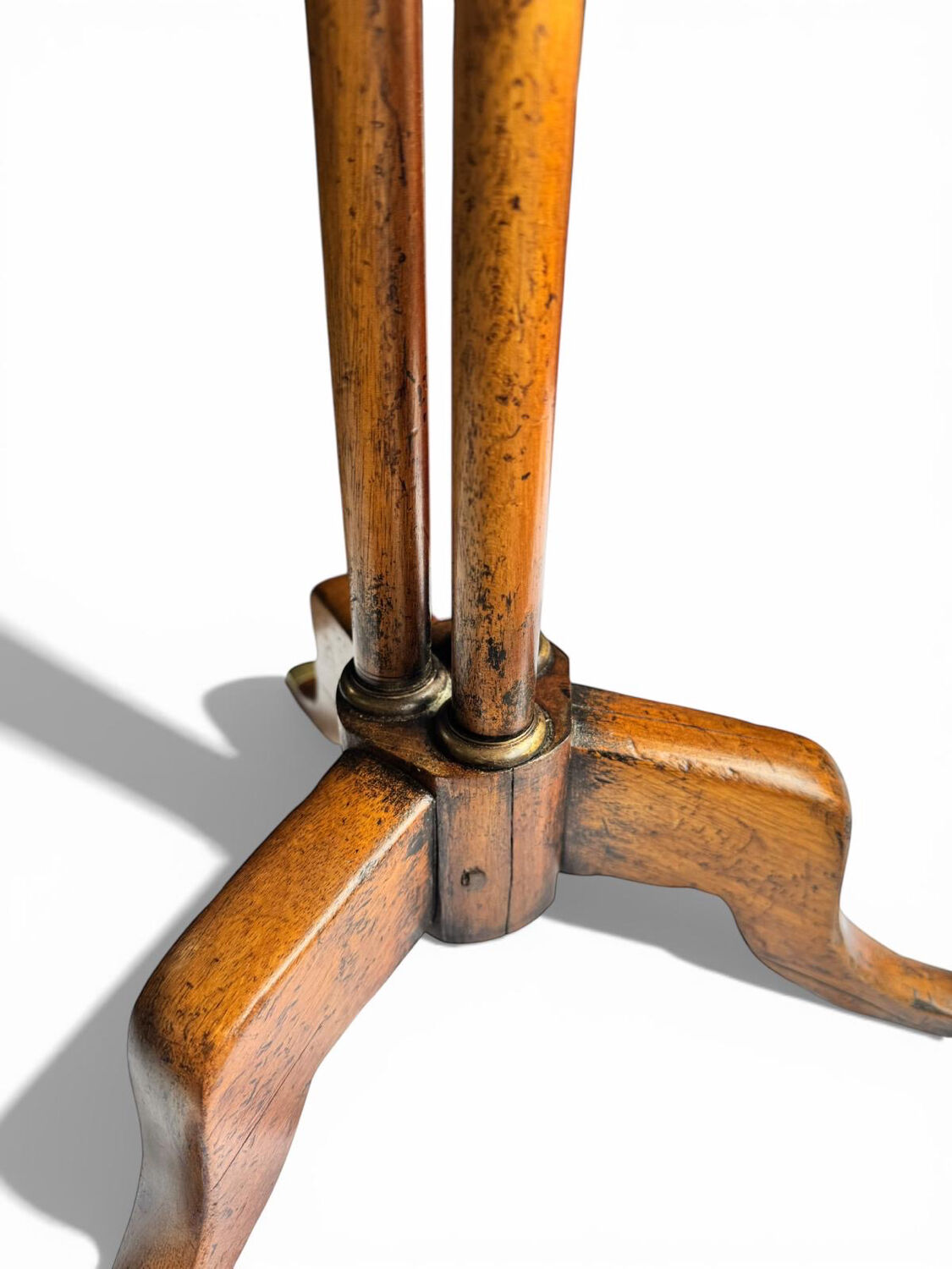 Side table / guéridon from the 19th century, tripod base "crowned dragon"