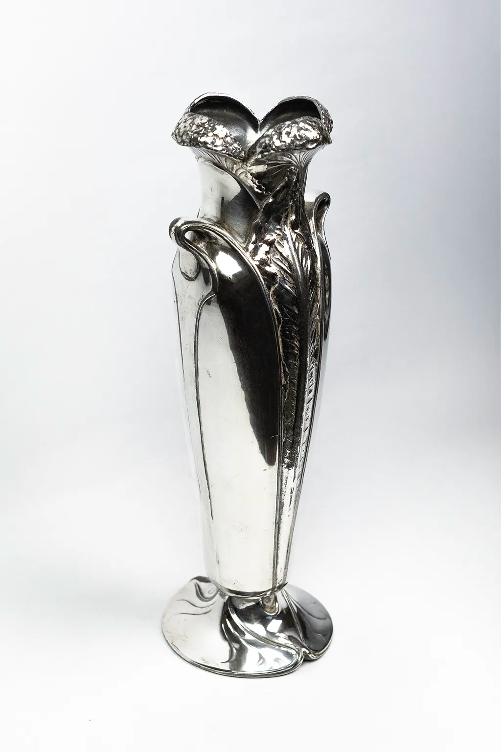 Ombelle vase in silver-plated metal — Art Nouveau Gallia, Christofle, 1904