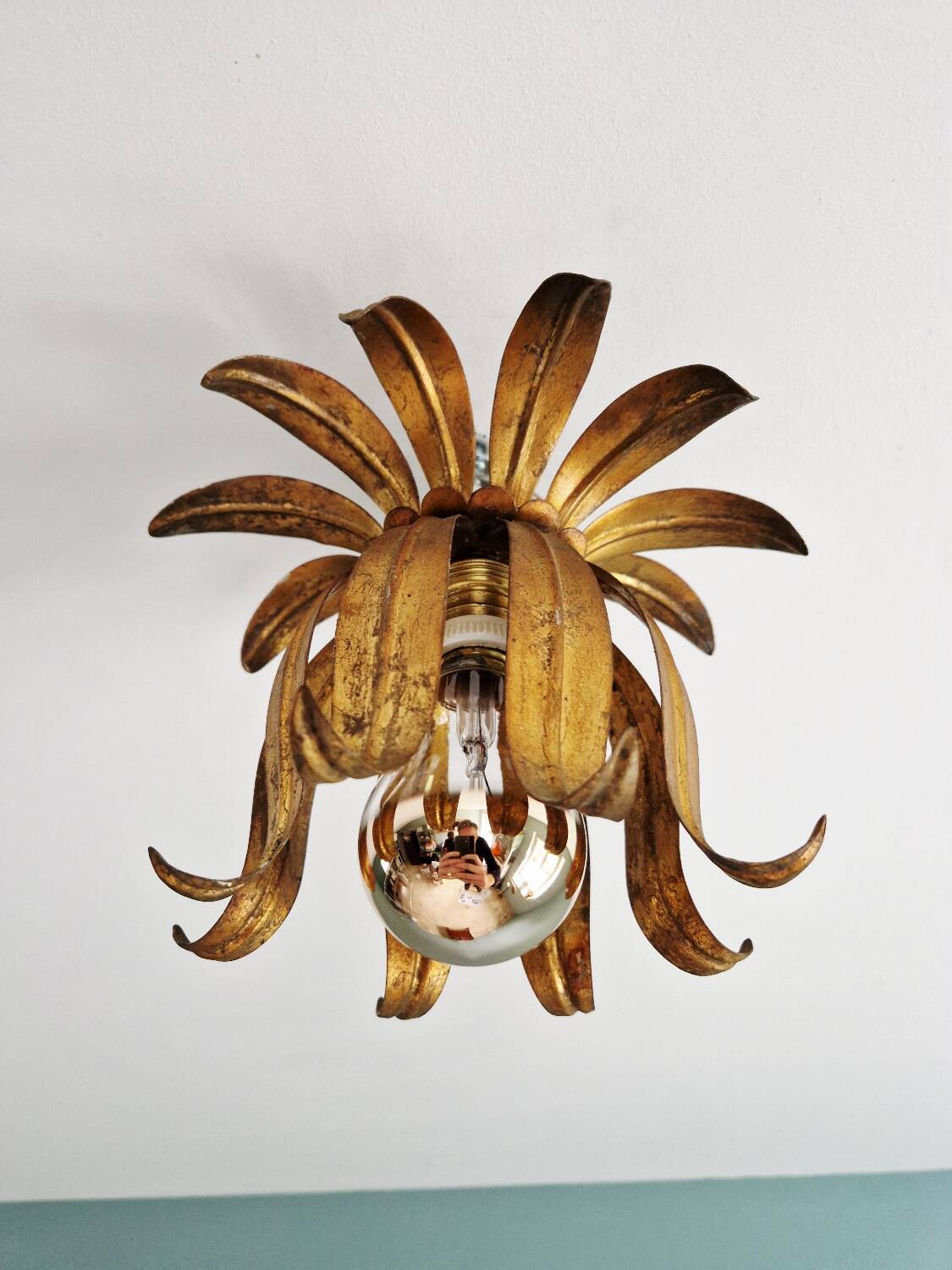 Italian ceiling light in gilded metal, floral design, 1960-70.