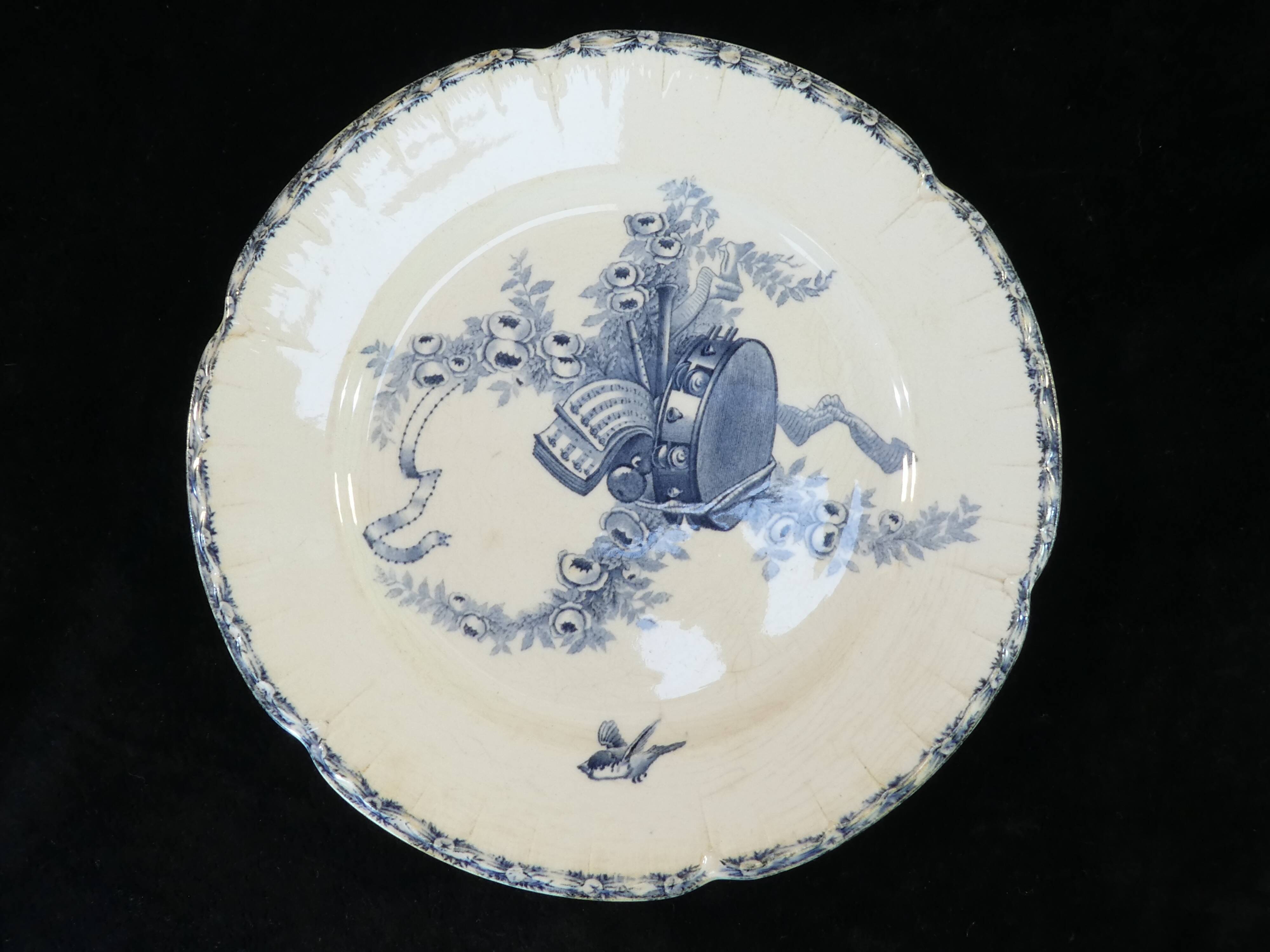 3 assiettes plates en faience e.bourgeois Paris