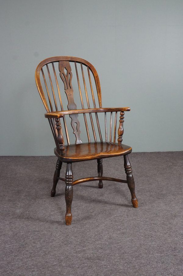 Antique Windsor chair, early 1800s