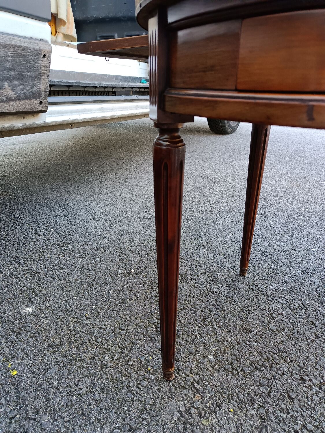 Table bouillotte style Louis XVI marble top