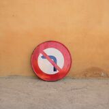 Enamelled plate Vintage panel "no turning left"