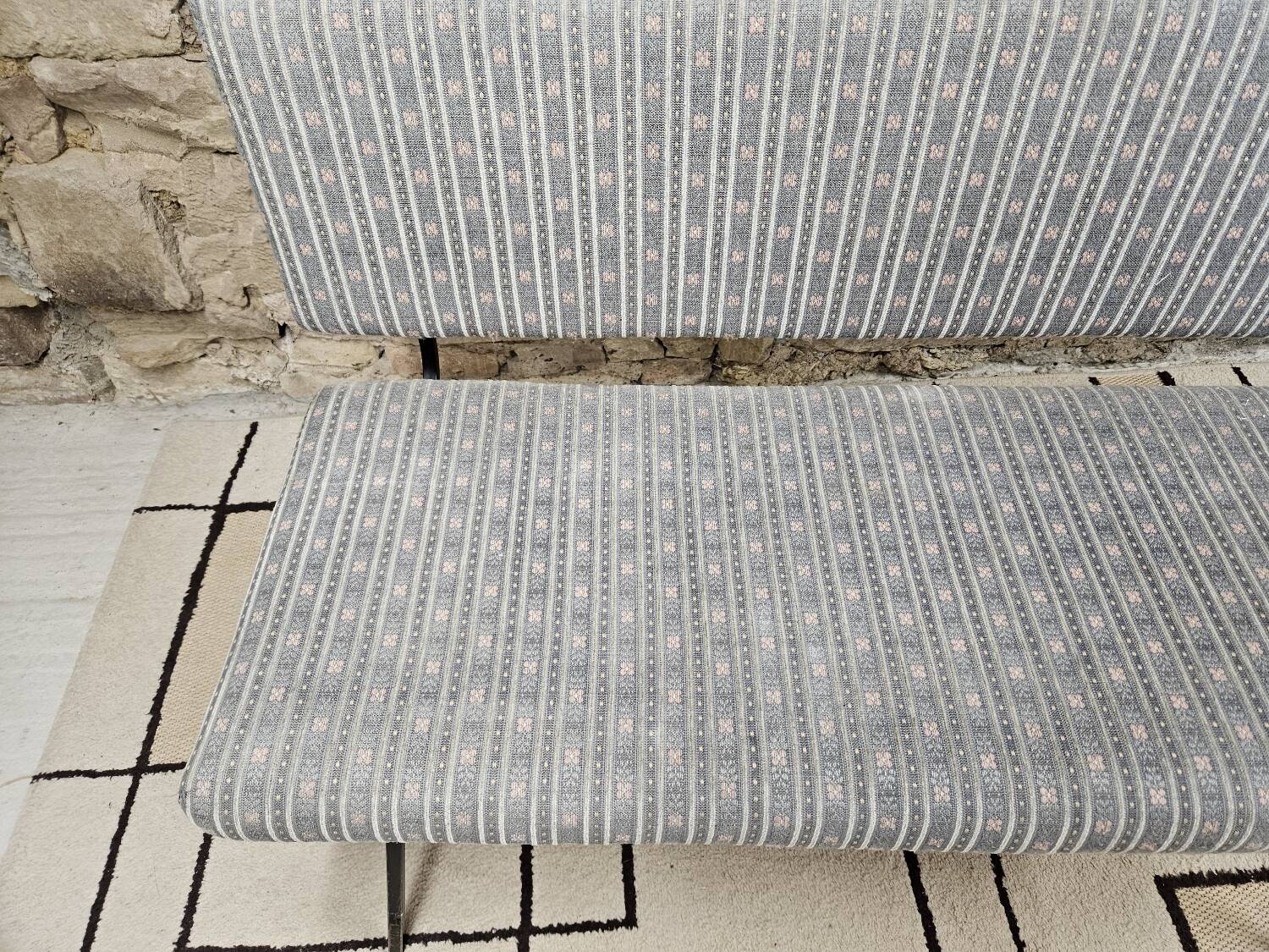 Vintage Knoll style bench with metal legs