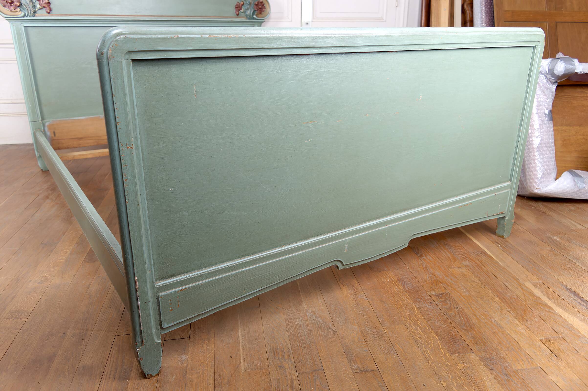 Art Nouveau bed in carved and painted wood, Poppies, Circa 1900