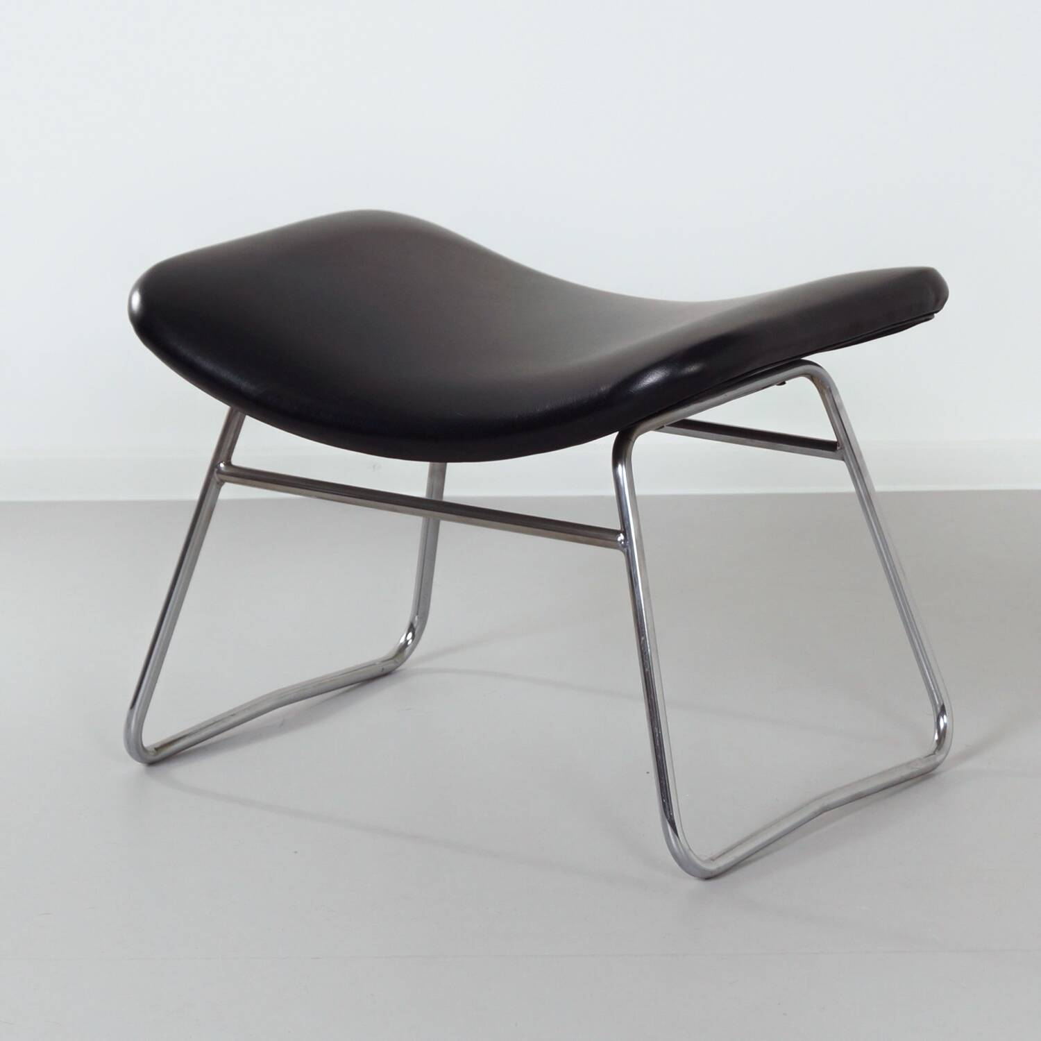 Vintage footstool by rudolf wolf & j.h. rohe for rohe noordwolde, 1960s | black skai