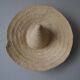 Chapeau paille osier tressé main fabrication artisanale objet décoration campagne bohème ethnique