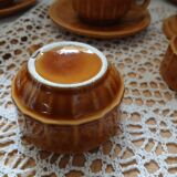 12 tasses à café anciennes avec soucoupes