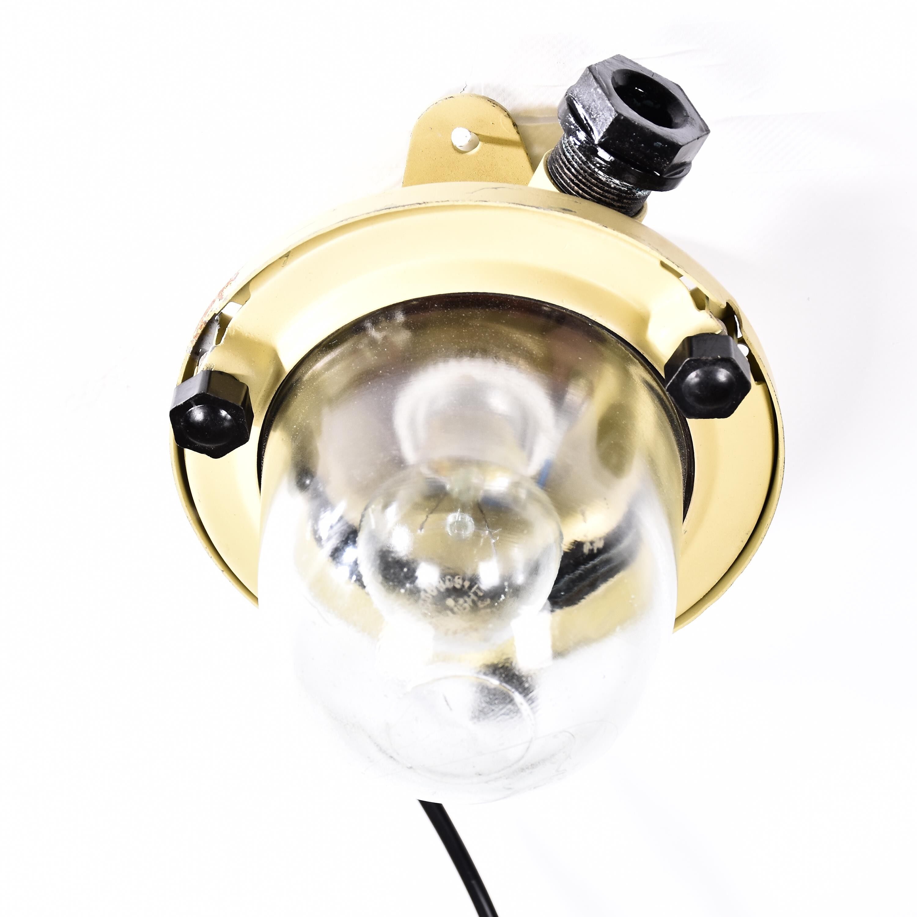 Industrial wall lamp