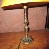 2 bedside lamps