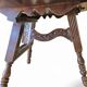 Table pliante antique sculptée en forme de tripode / Pays-Bas / chêne / XIXe siècle vers 1880