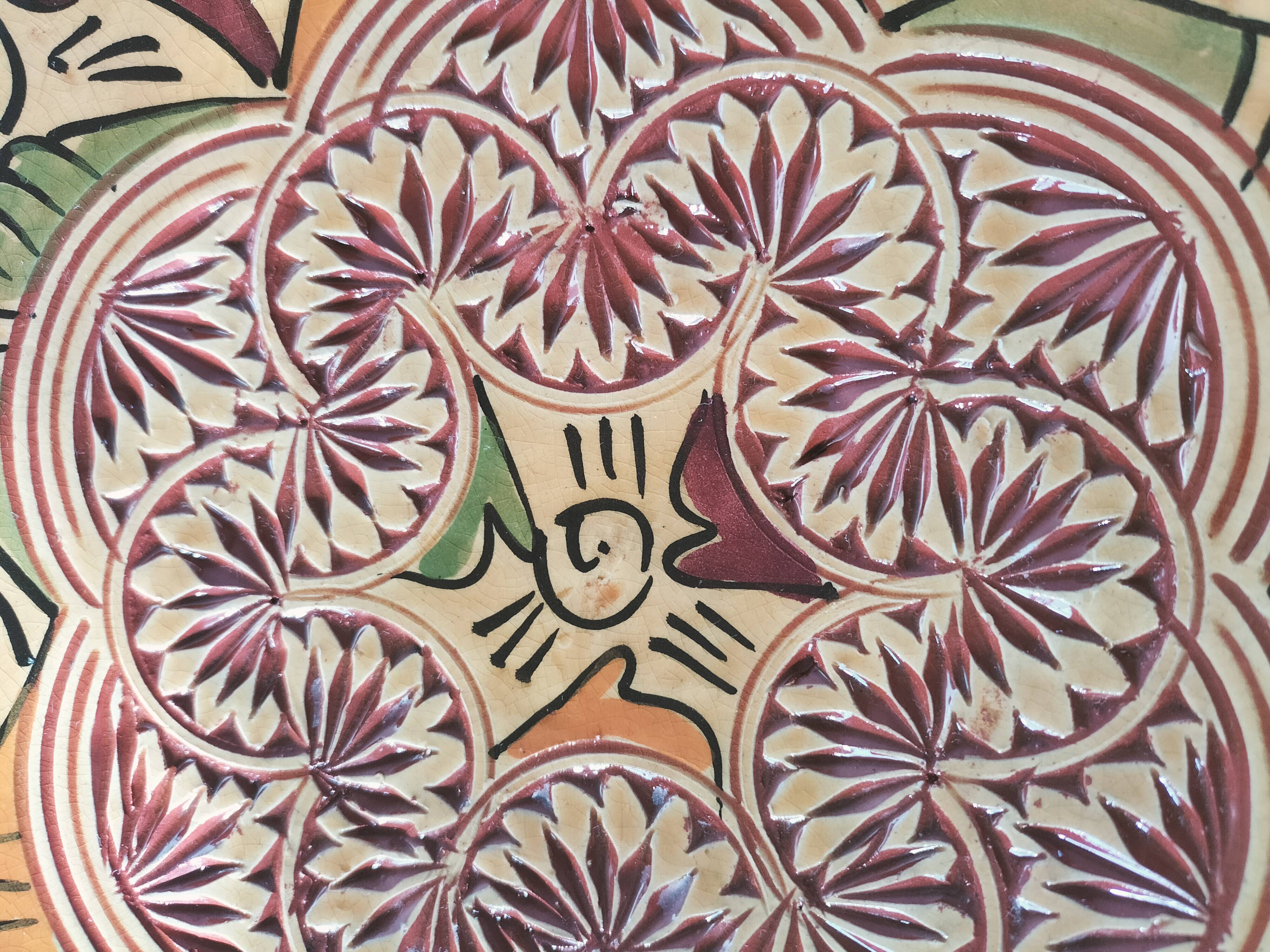 Safi earthenware trinket dish – hand-incised and glazed decoration