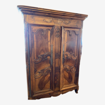 Armoire Bressane en noyer, portes à cadre, datée 1885.