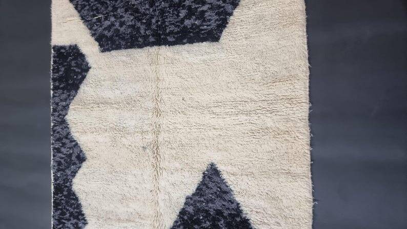 Handmade Beni Ouraine rug, size 150 x 250 cm