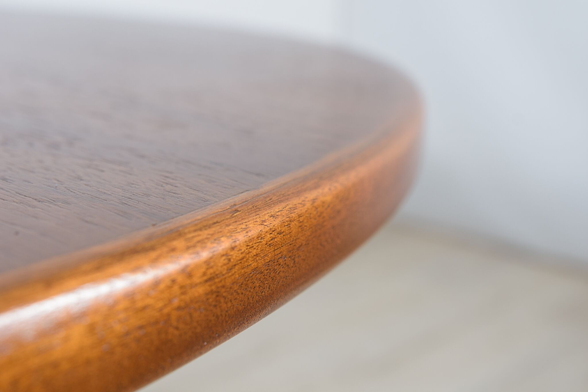 Round extendable dining table from McIntosh, 1960s