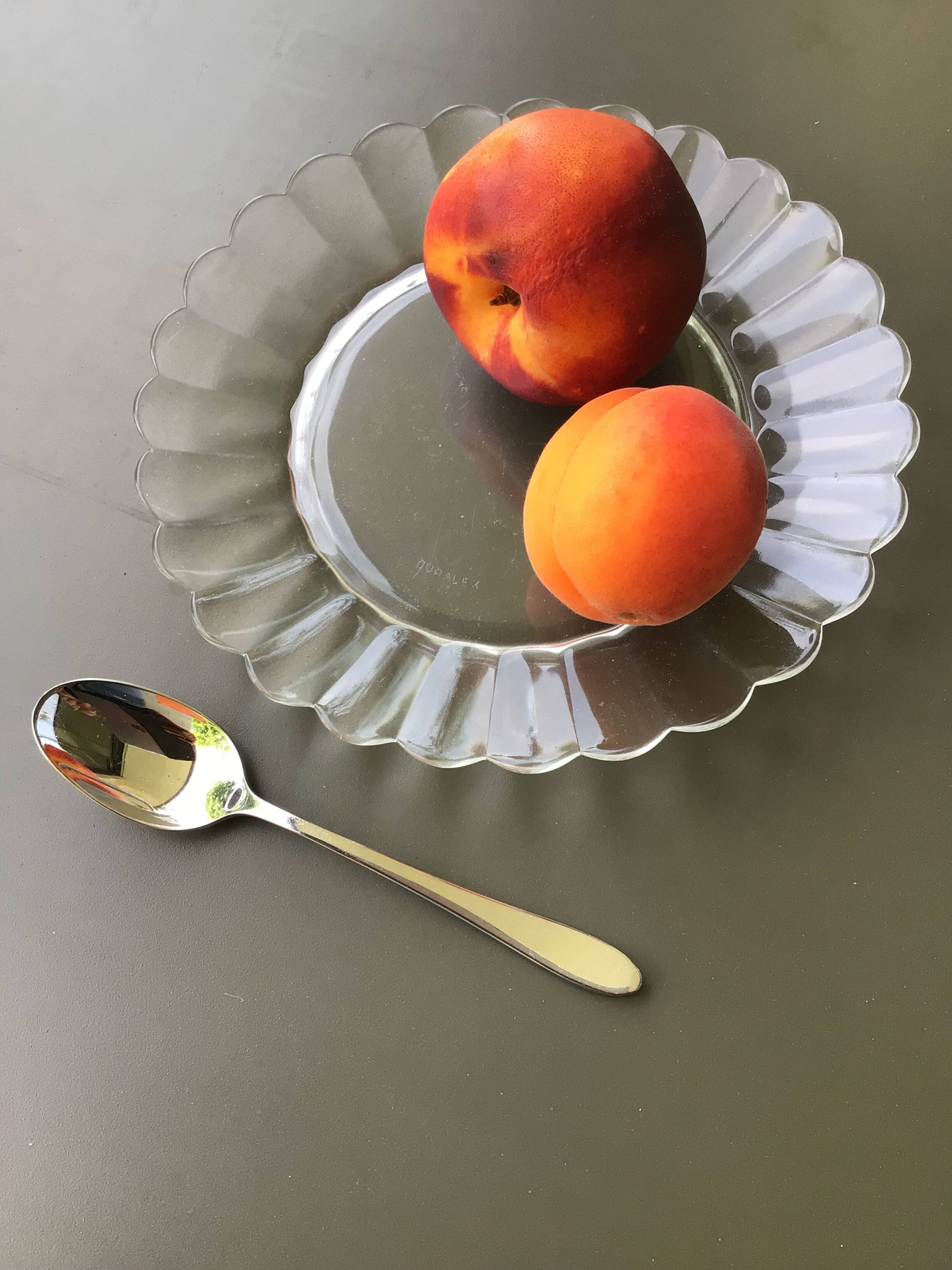 10 Duralex daisy glass dessert plates