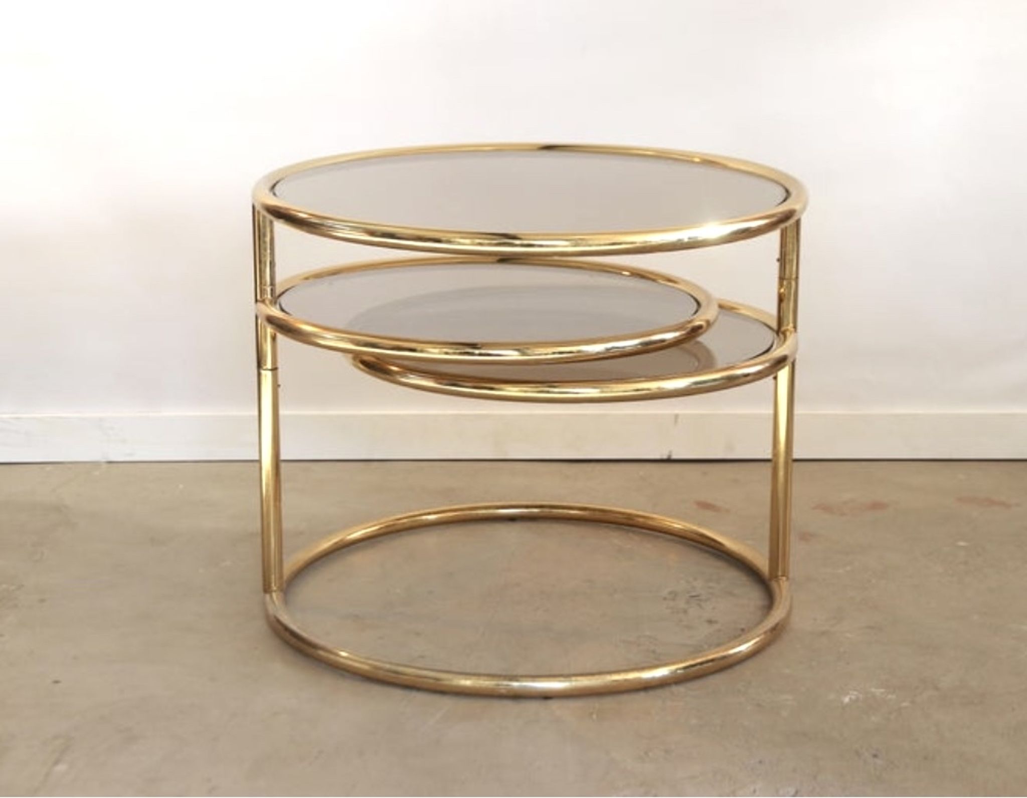 Table d’appoint tournante à 3 niveaux plaquée or