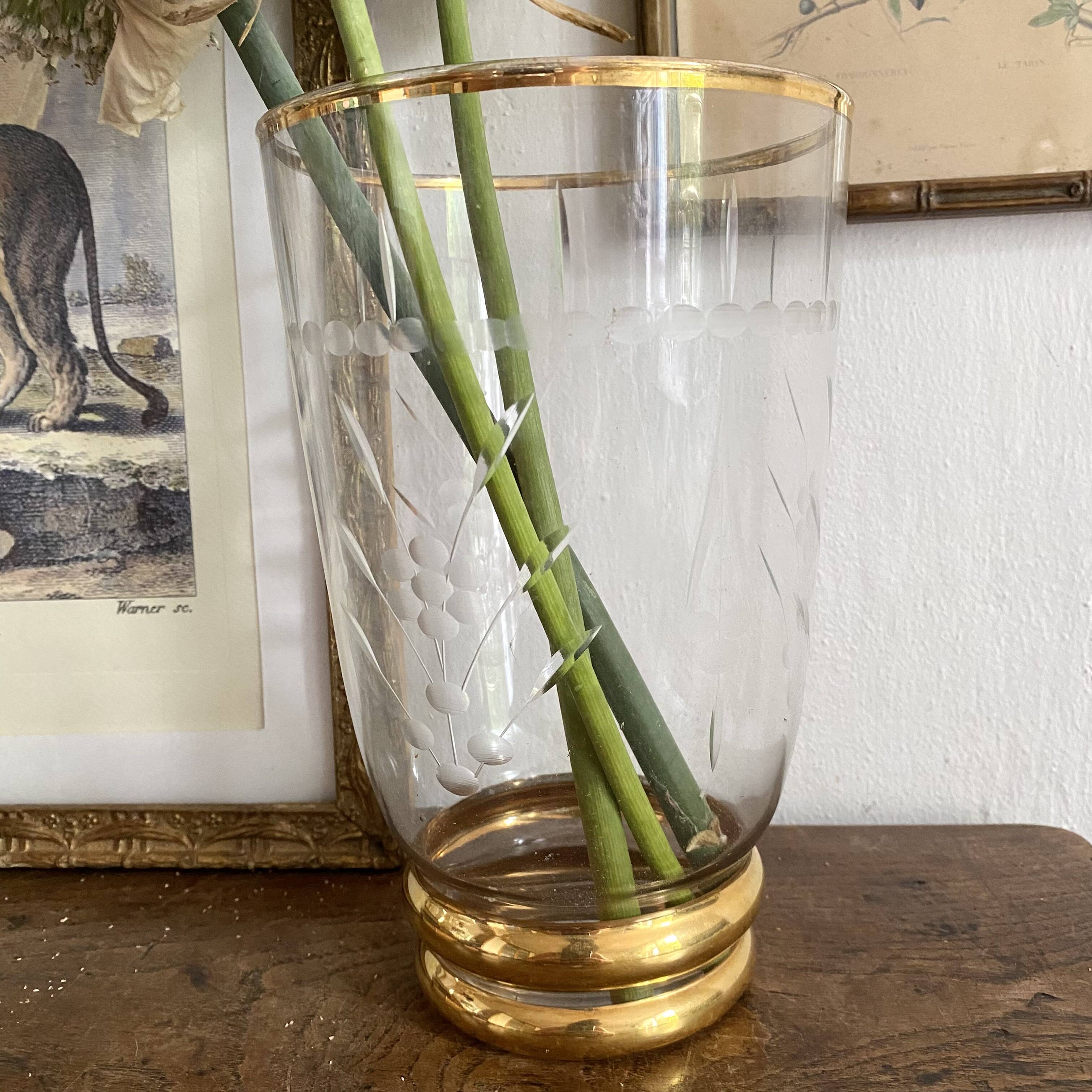 22cm engraved and gilded glass vase