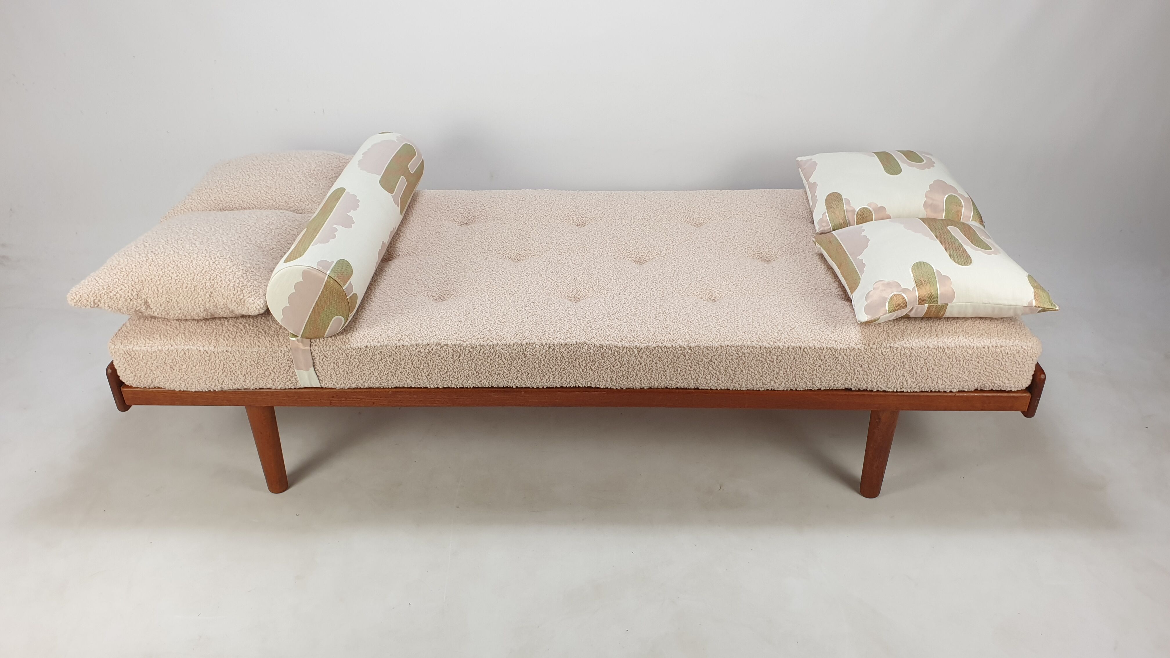 Mid-century teak daybed, 1960s