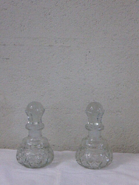 Lot of two glass decanters
