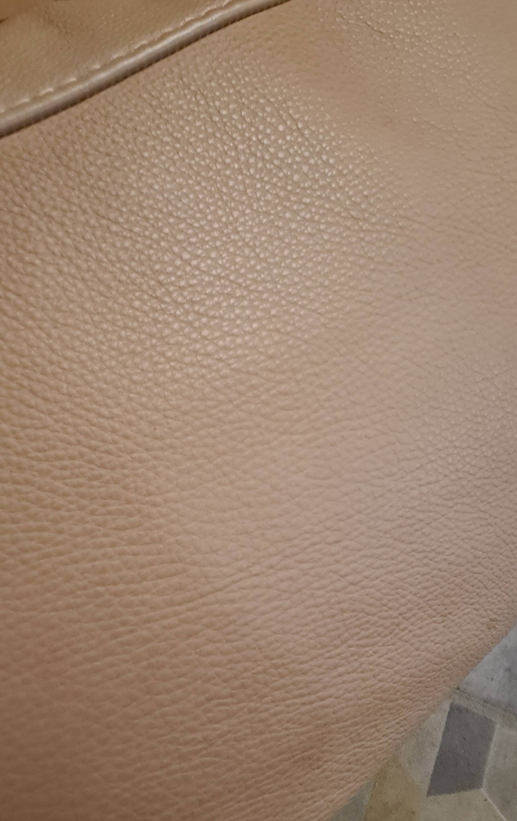 Individual leather armchair