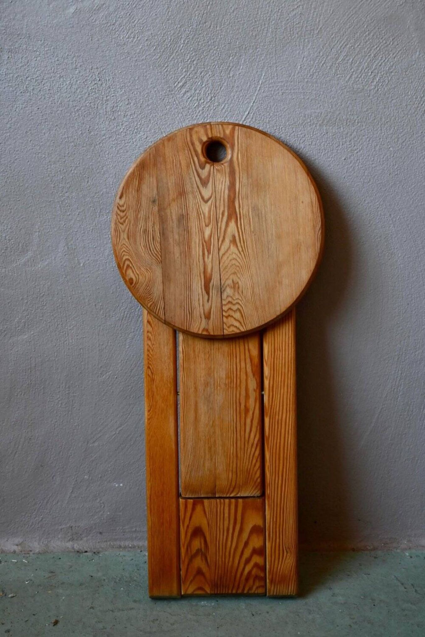 Tabouret pliant Roger Tallon en pin massif édition Sentou, années 70