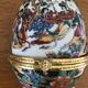 Egg-shaped porcelain jewelry box with asisaisues motifs