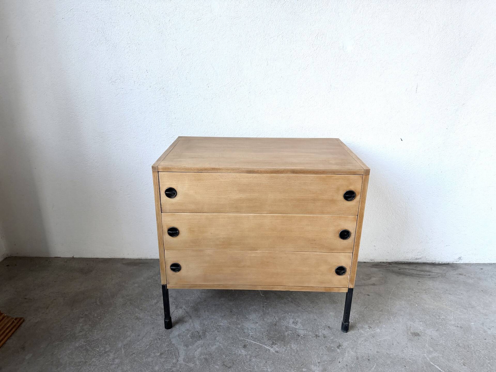 Three-drawer commode ARP — Minvielle, oak and lacquered metal, France, years