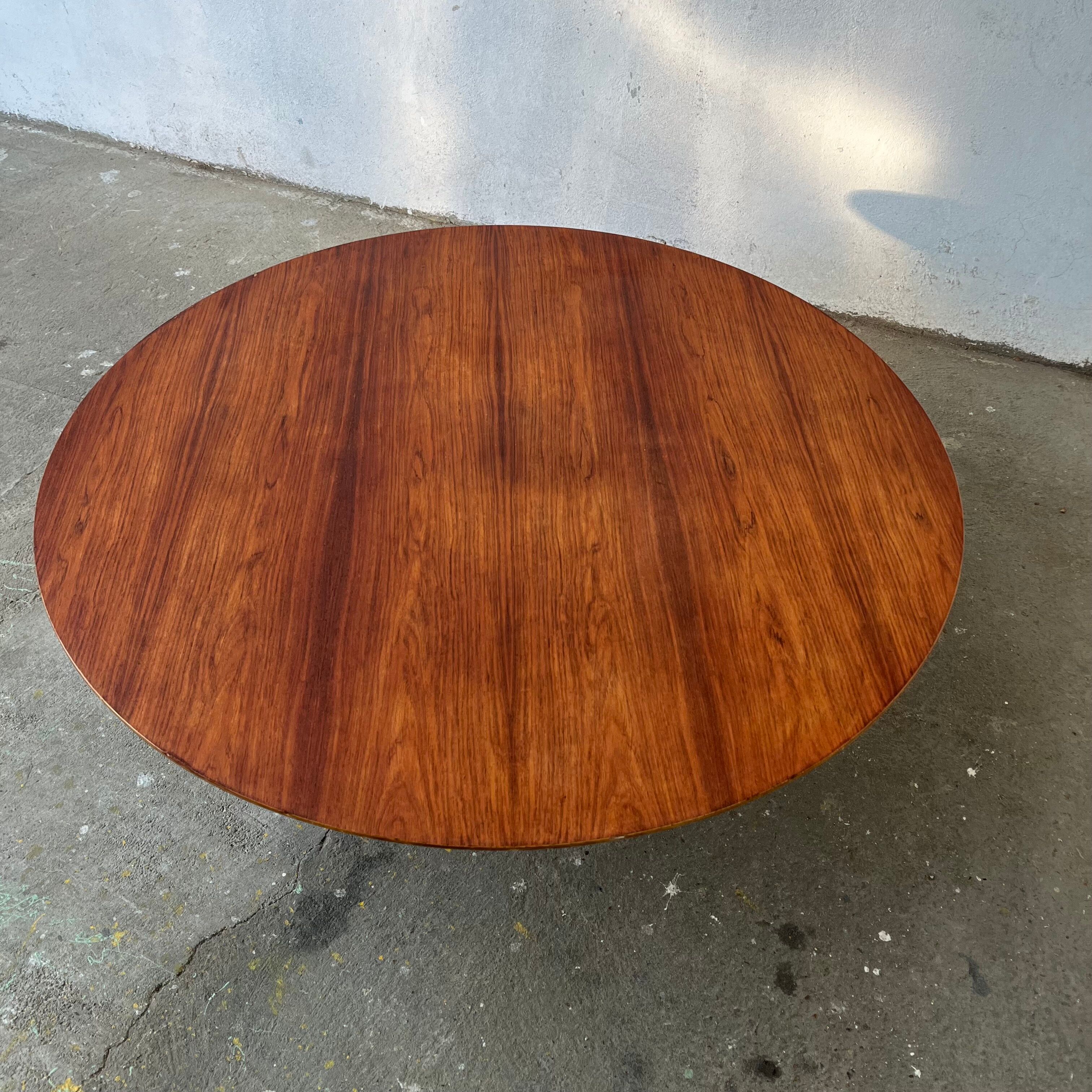 Circle coffee table by Pierre Paulin for Artifort