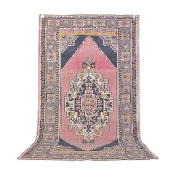 One a Kinf Of Unique Vintage Rug c837