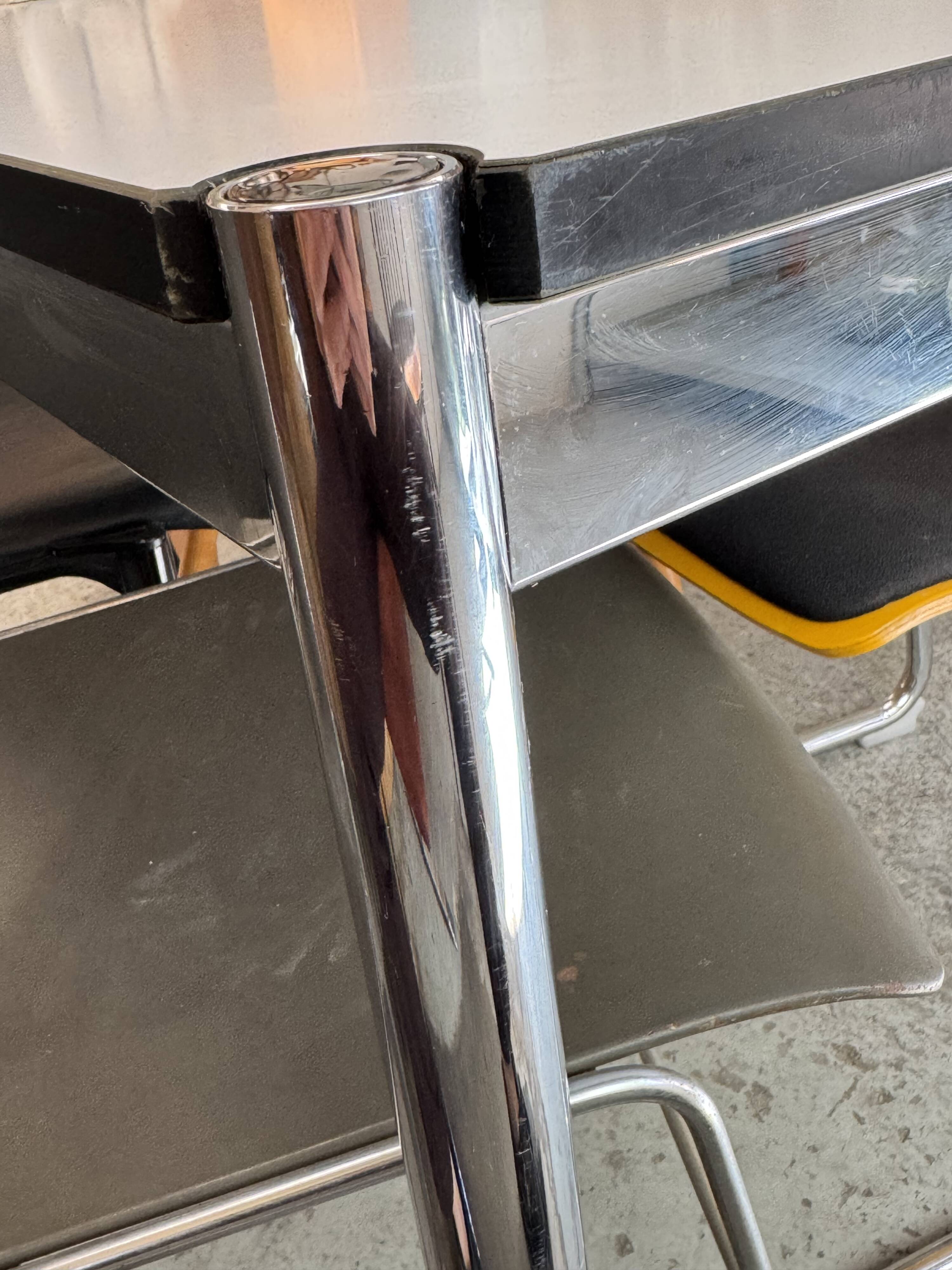 USM HALLER table