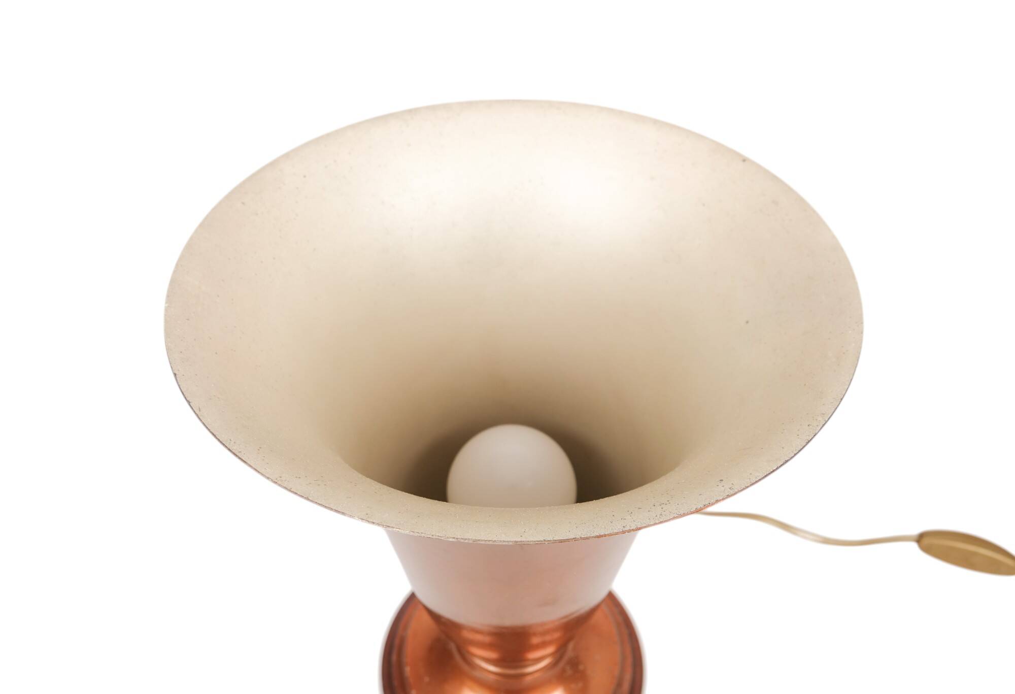 Lampe cornet en métal cuivré, époque Art Déco